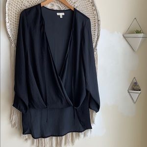 Silence + Noise open front long sleeve top. M